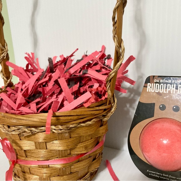 Da Bomb Sweet Berry Reindeer Bath Fizzer Luxury Bath Fizzing Salts Gift … - Picture 8 of 9